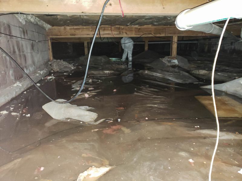 Encapsulated Crawlspace with Moisture Barrier